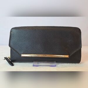 Tumi Black Leather Zip Around Wallet Organizer Gold Logo Bar